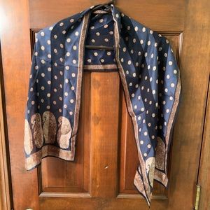 Pre-loved Blue Paisley polyester oblong scarf. Unbranded, pretty colors!!